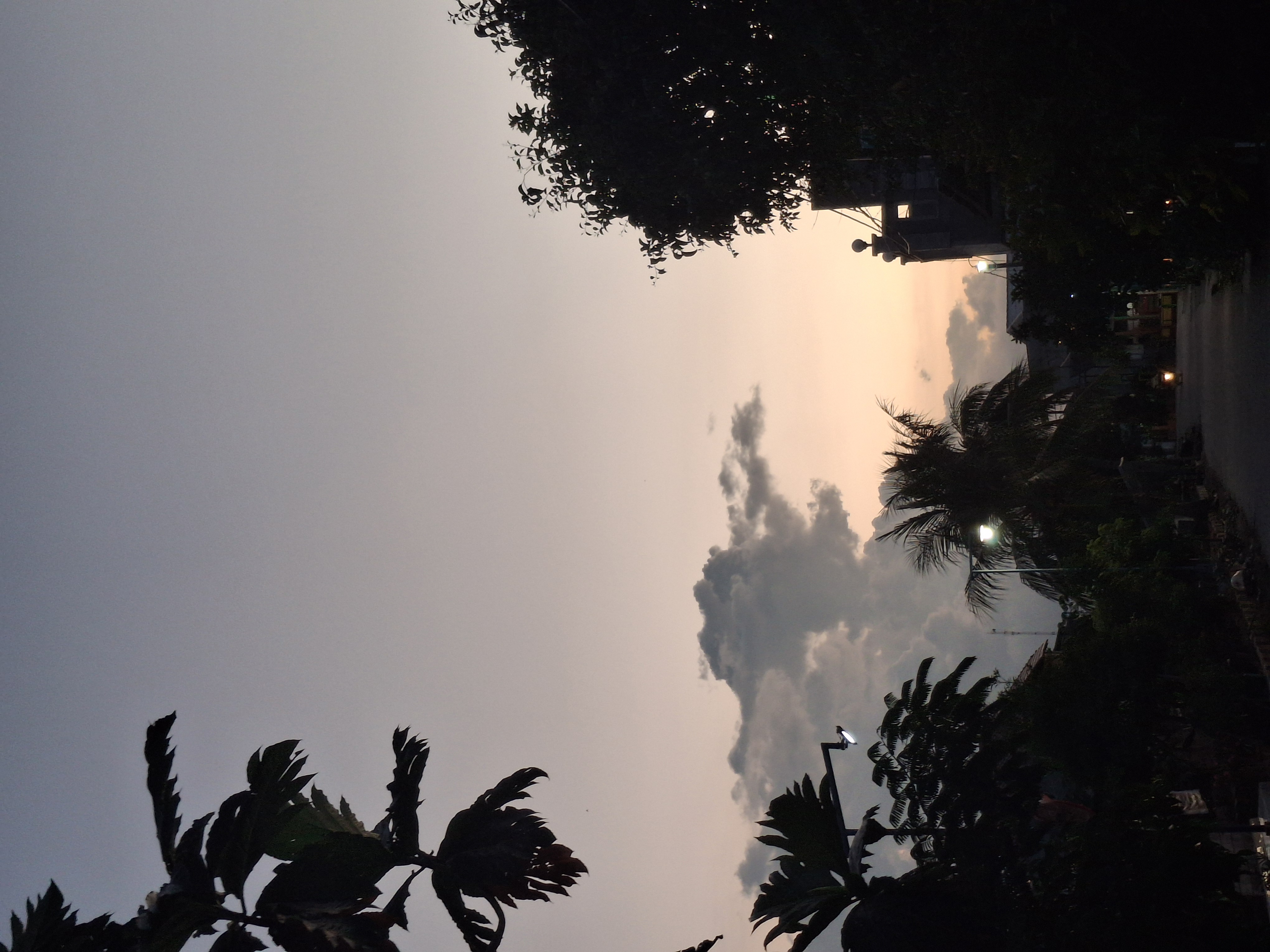 Pemandangan jalan saat sore