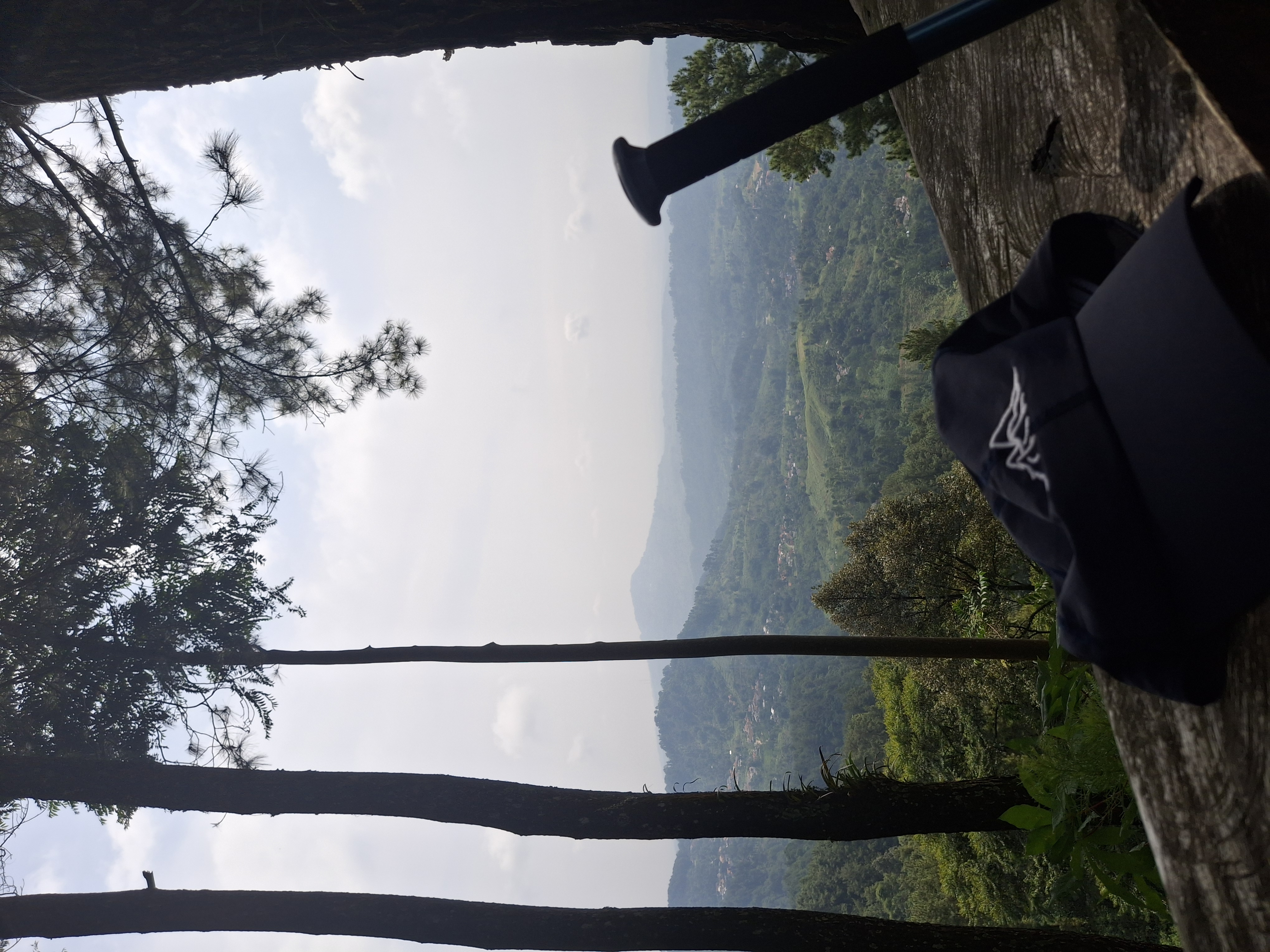 Duduk santai dengan pemandangan alam